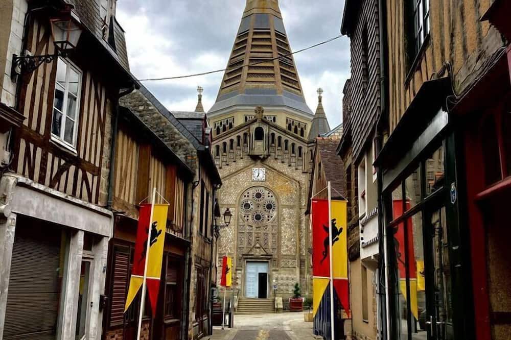 Photo of Others in Ceauce