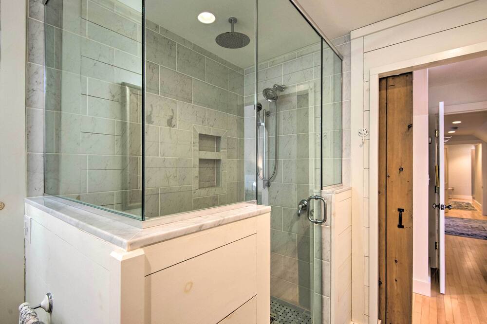 Photo of Bathroom in Hillsboro