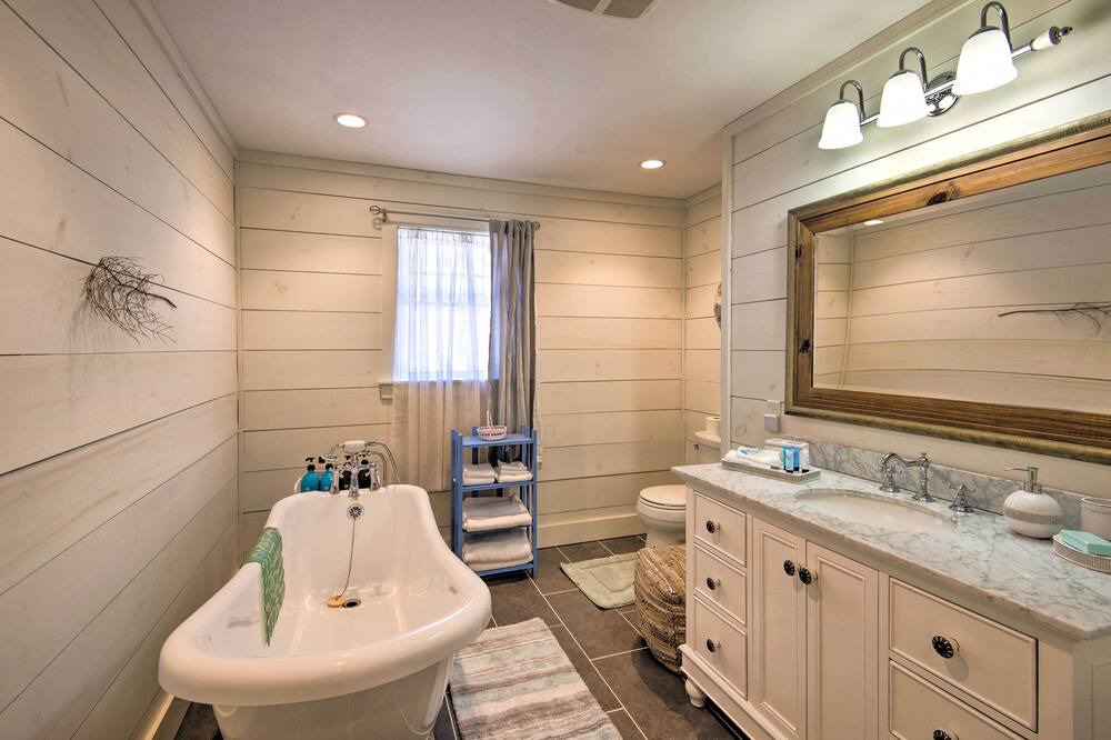 Photo of Bathroom in Hillsboro