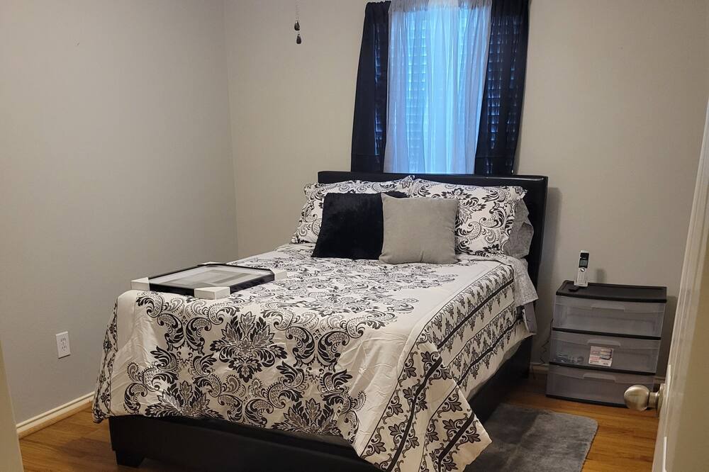 Photo of Bedroom in Atascocita