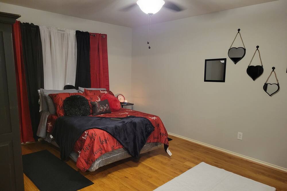 Photo of Bedroom in Atascocita