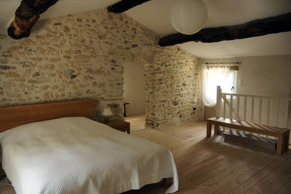 Photo of Bedroom in Le Poet-Laval