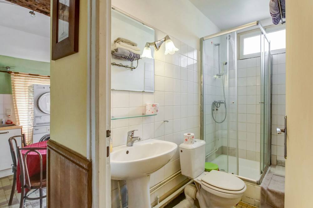 Photo of Bathroom in Raizeux