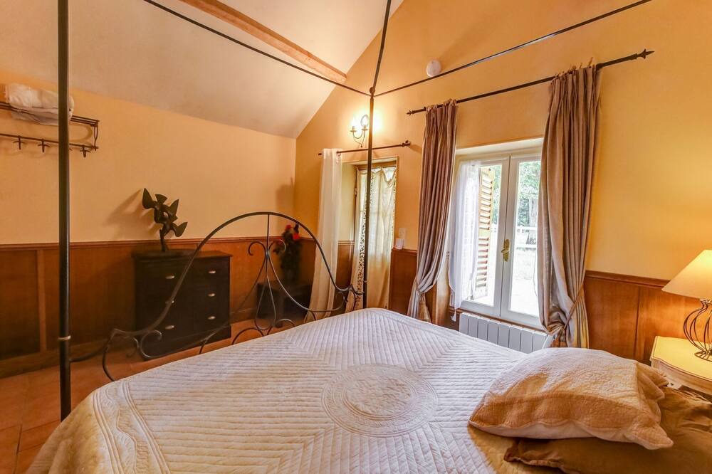 Photo of Bedroom in Raizeux