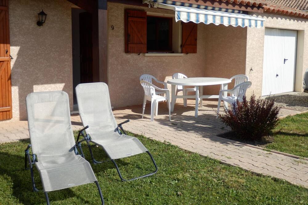 Photo of Patio Balcony in Saint-Genies-de-Fontedit