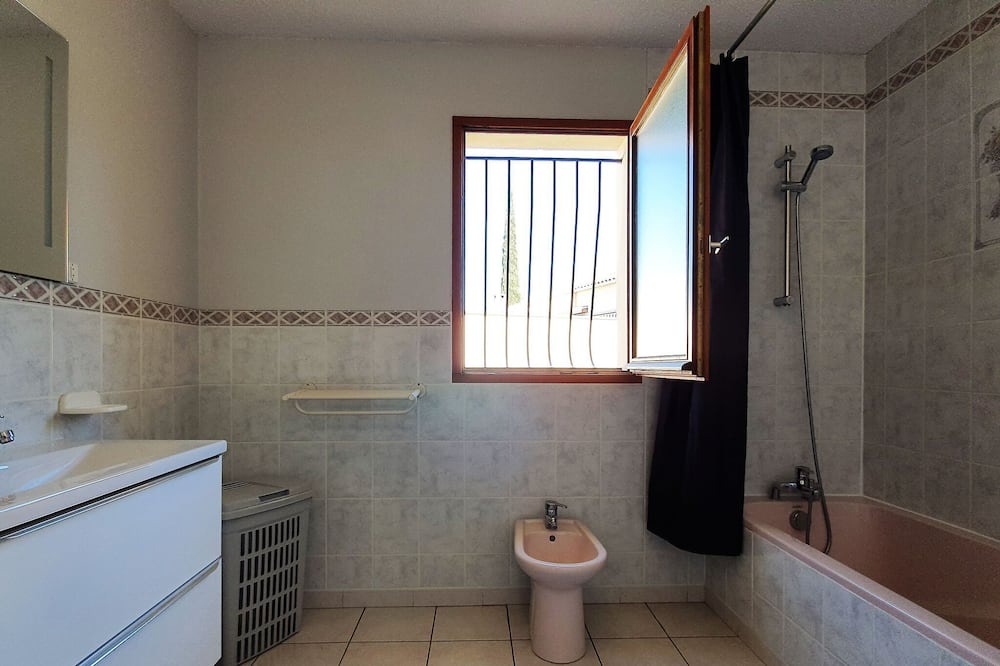 Photo of Bathroom in Saint-Genies-de-Fontedit