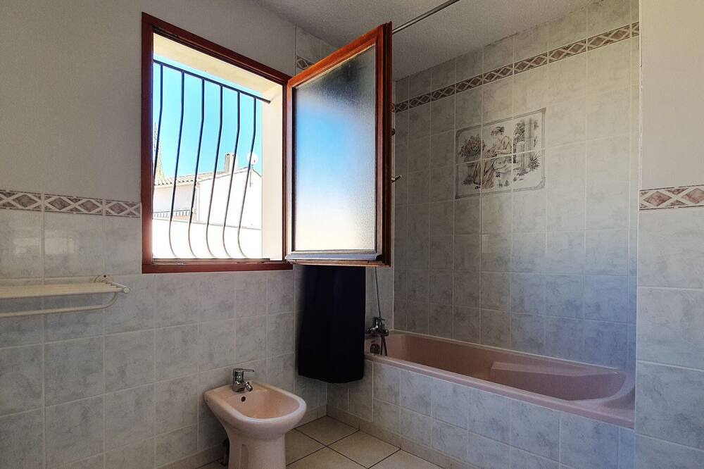 Photo of Bathroom in Saint-Genies-de-Fontedit