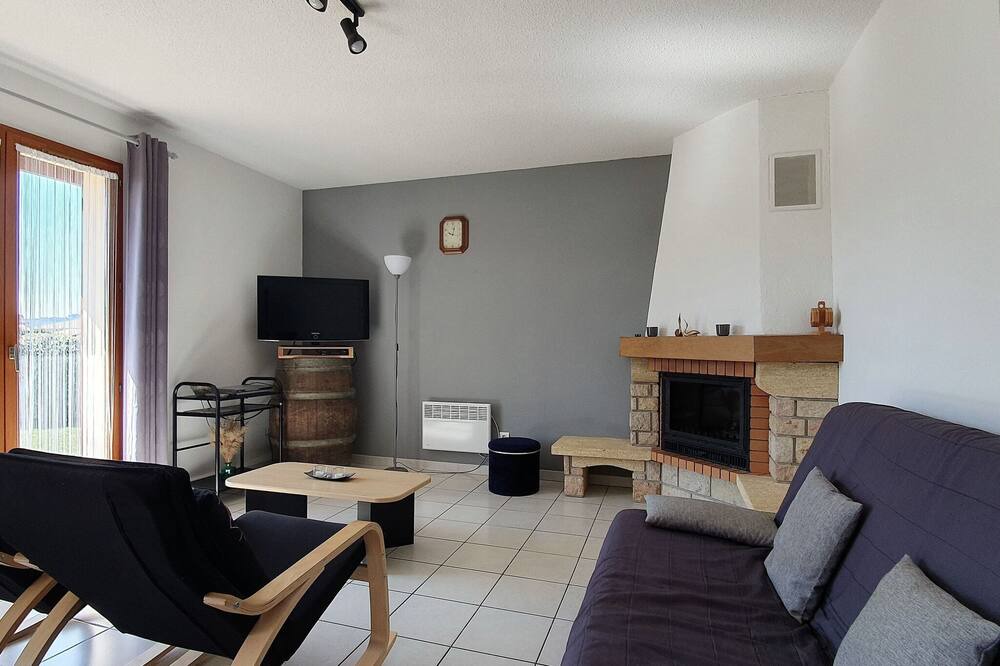 Photo of Livingroom in Saint-Genies-de-Fontedit