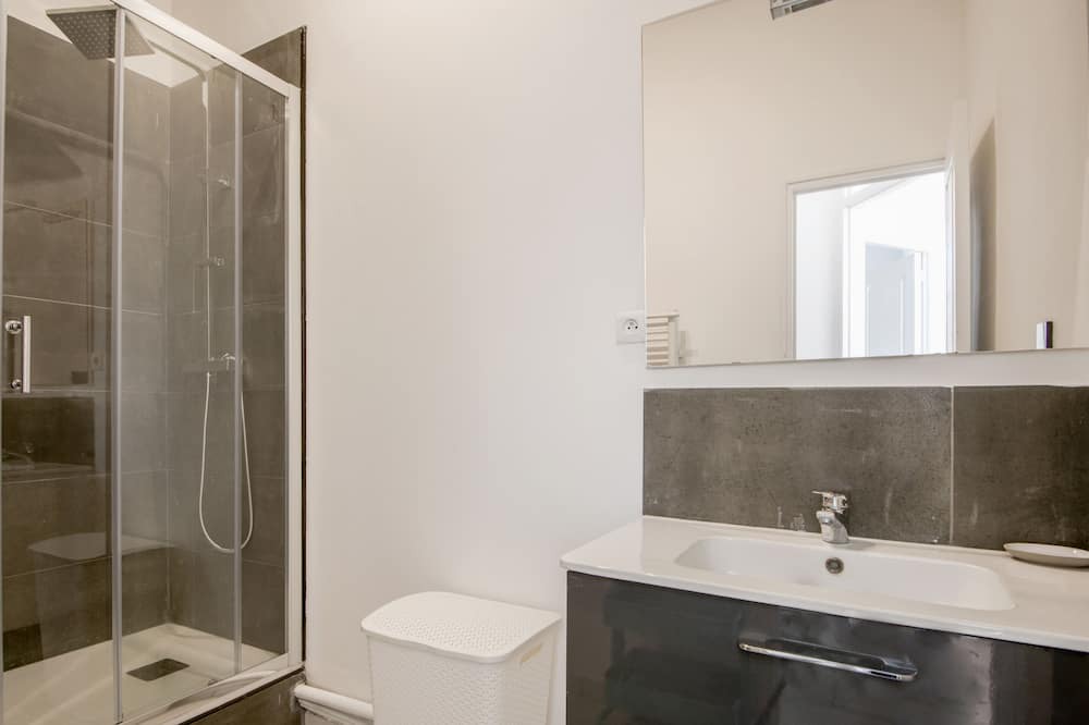 Photo of Bathroom in Fives