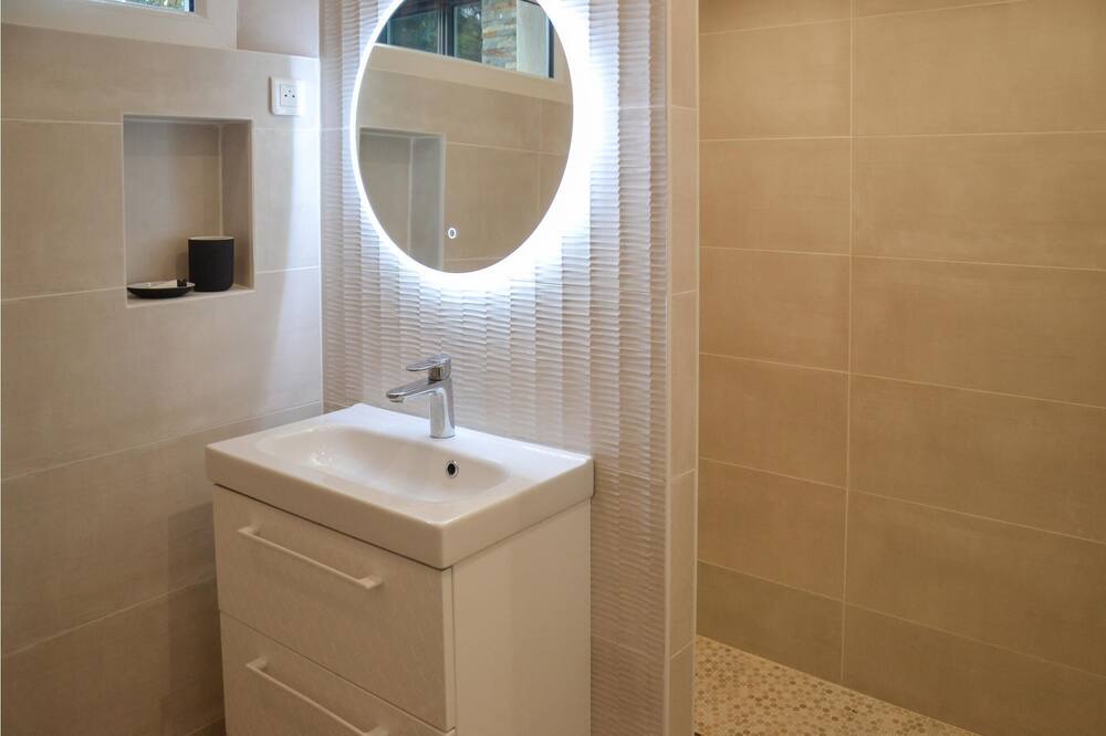 Photo of Bathroom in Sussargues