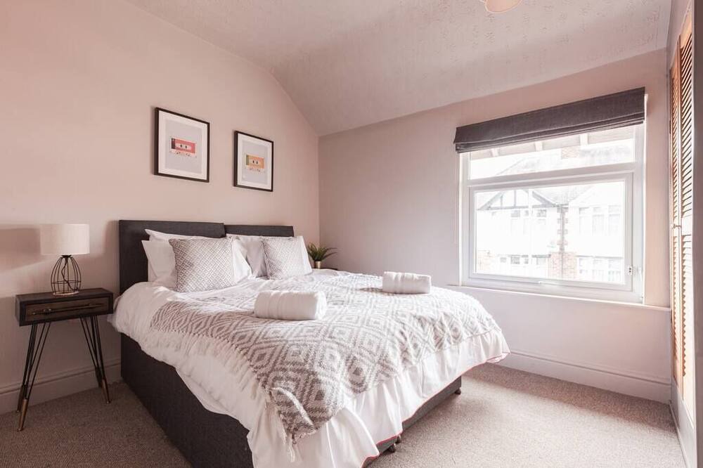 Photo of Bedroom in Oadby