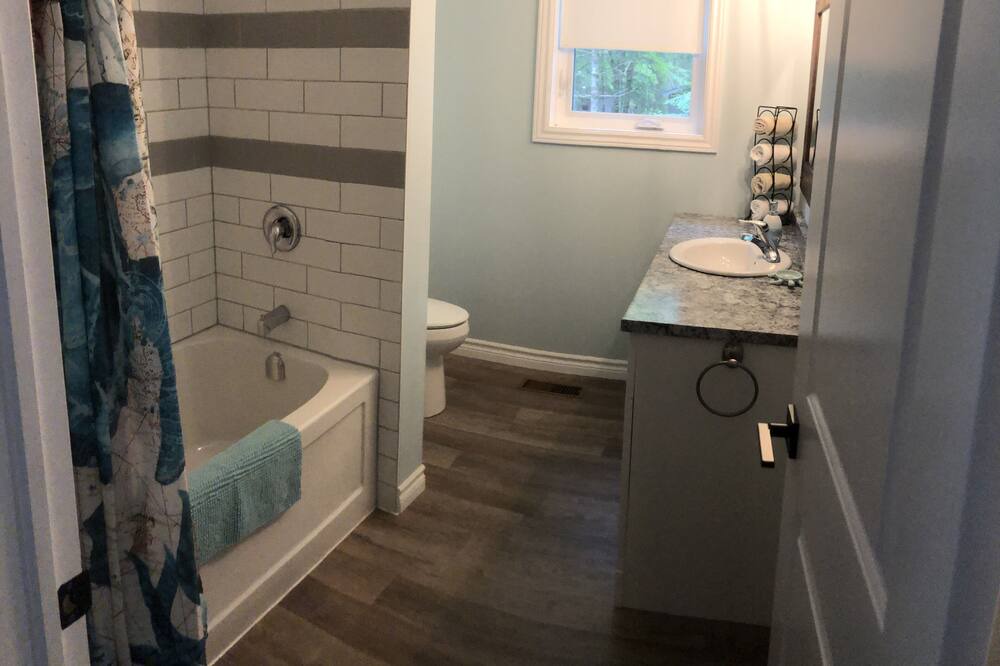 Photo of Bathroom in Dysart et al
