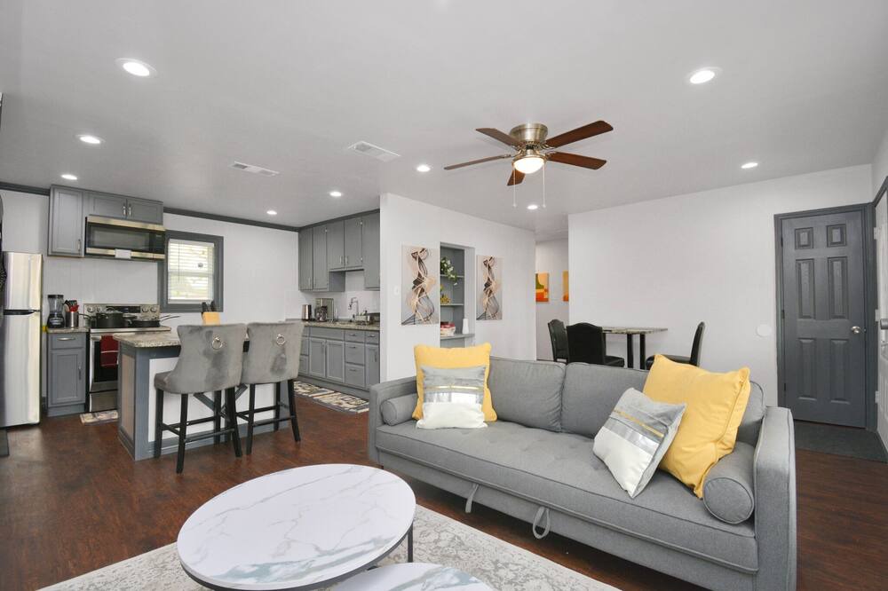 Photo of Livingroom in OST - South Union
