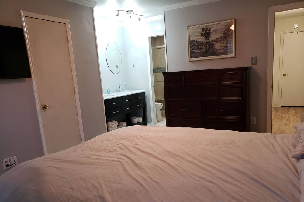 Photo of Bedroom in Southwest Arlington