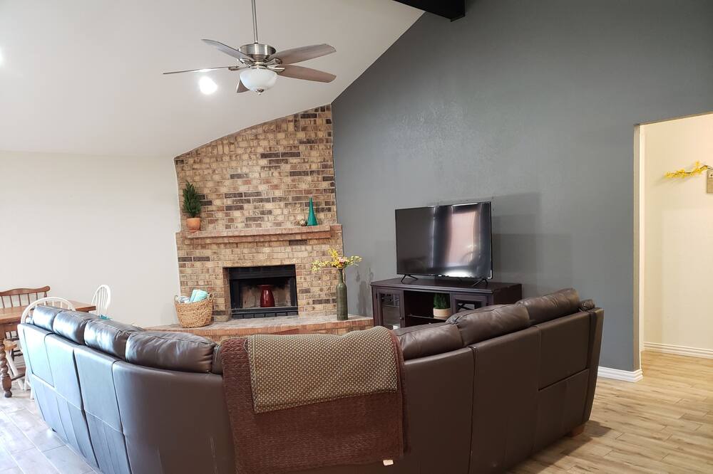Photo of Livingroom in Southwest Arlington