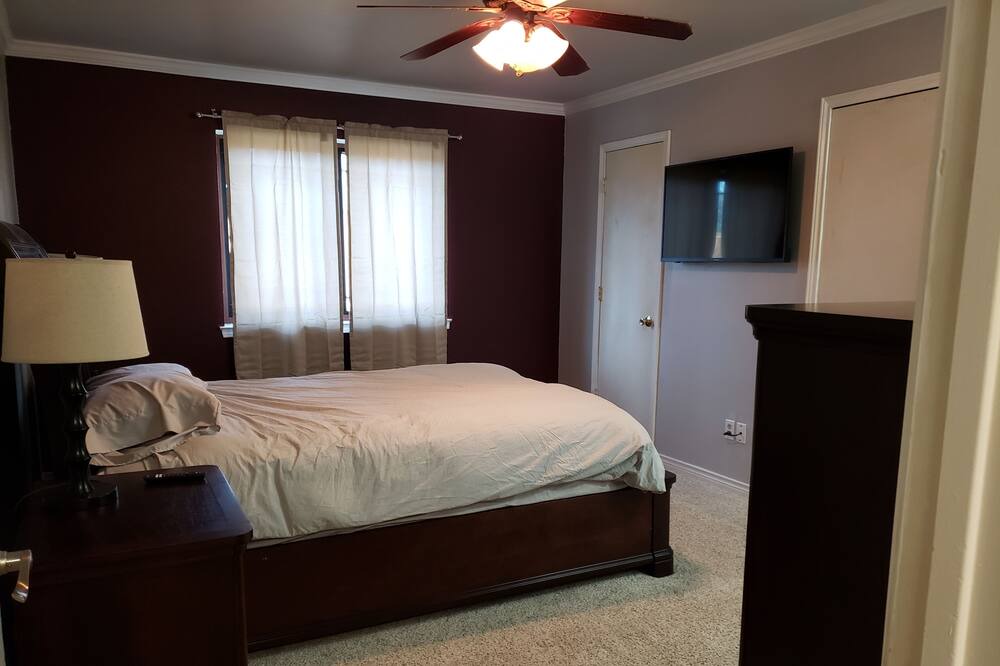 Photo of Bedroom in Southwest Arlington