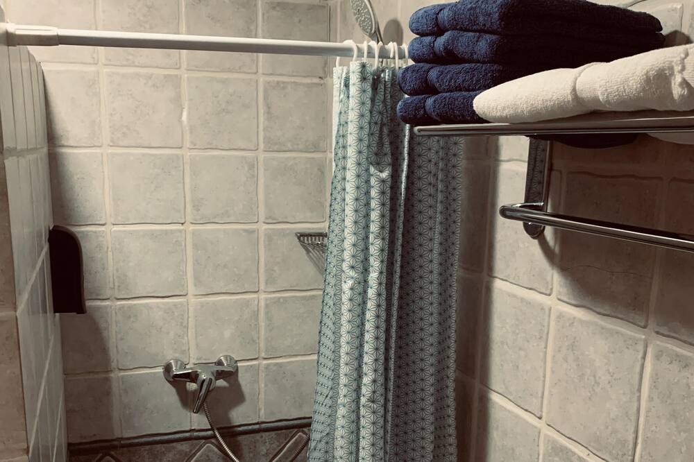 Photo of Bathroom in Porqueres