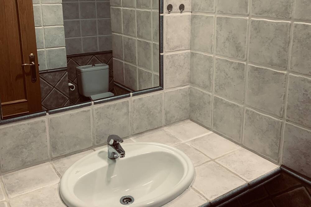 Photo of Bathroom in Porqueres