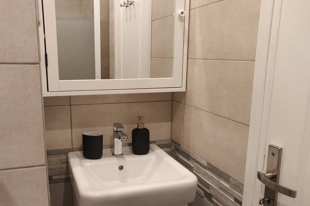Photo of Bathroom in Mont-Saint-Martin