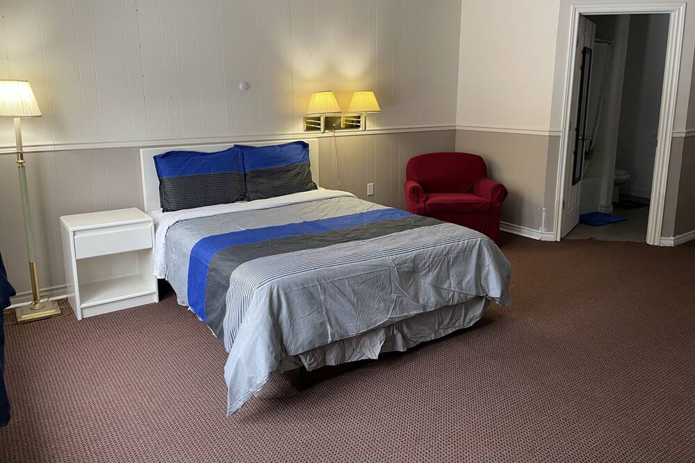 Photo of Bedroom in Gravenhurst