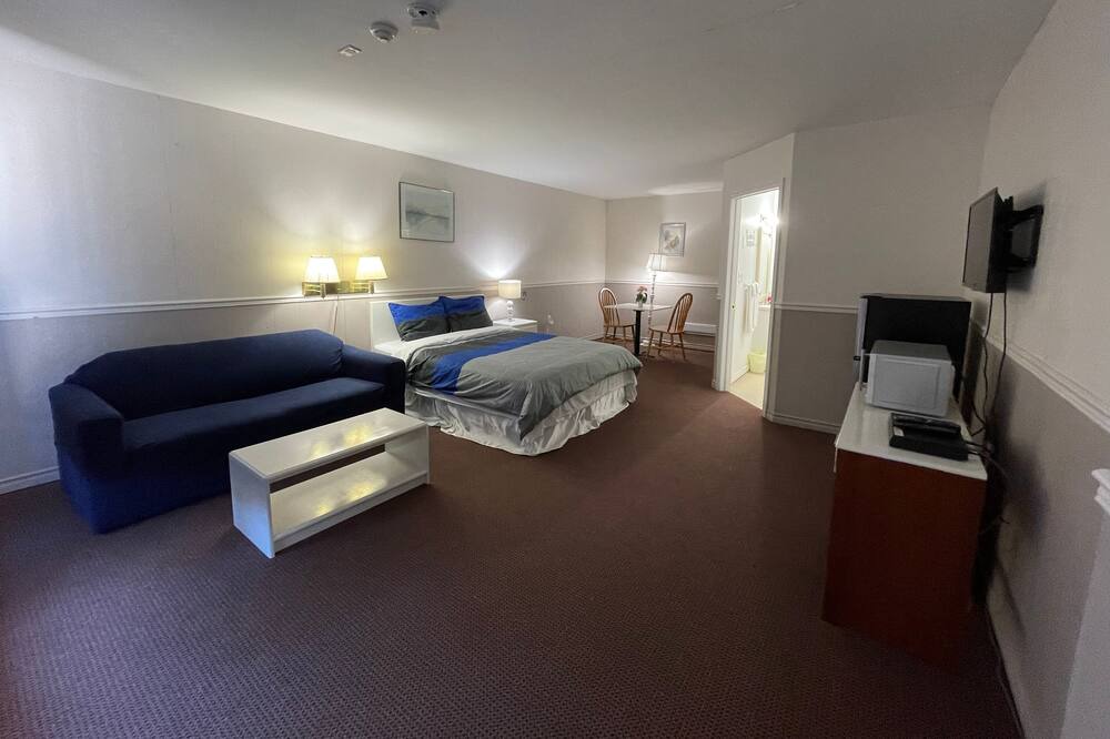 Photo of Bedroom in Gravenhurst