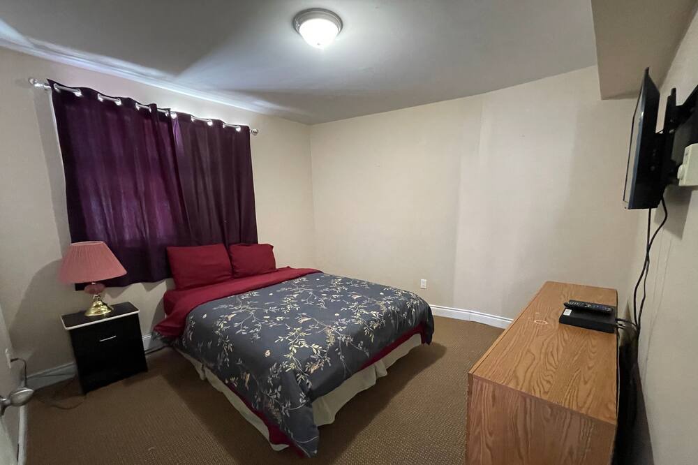 Photo of Bedroom in Gravenhurst