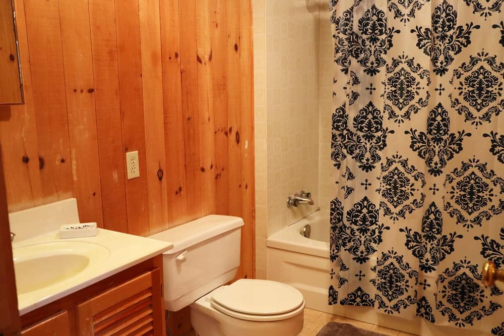 Photo of Bathroom in Frontenac