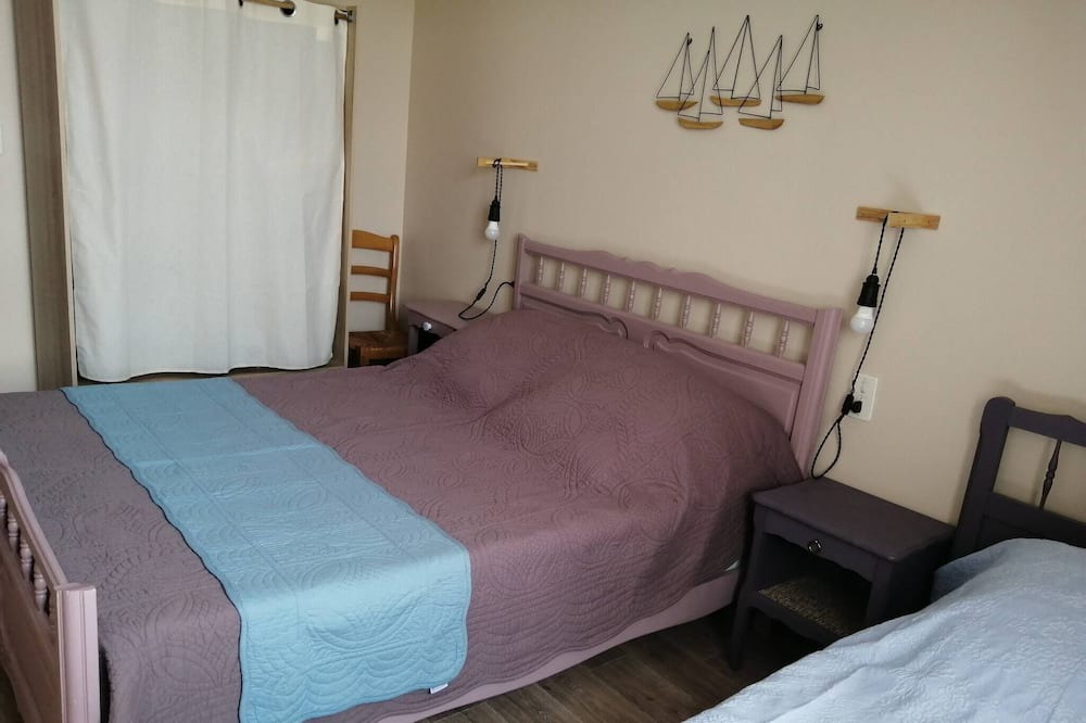 Photo of Bedroom in Lanhelin