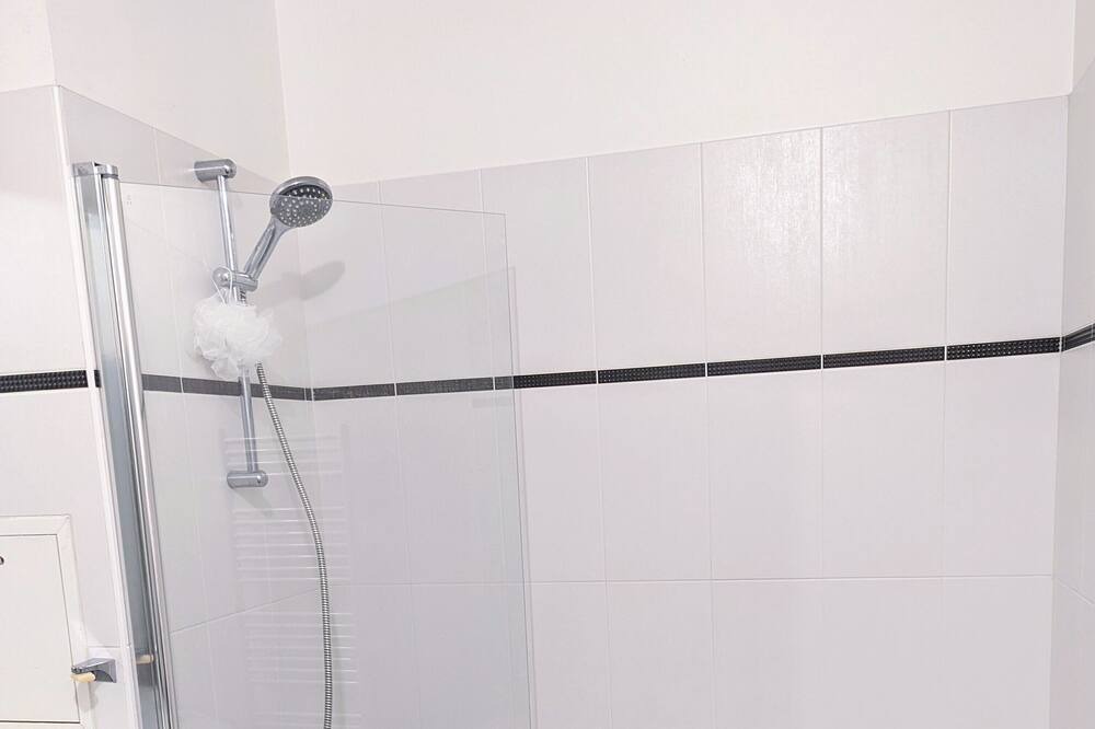 Photo of Bathroom in Colombes