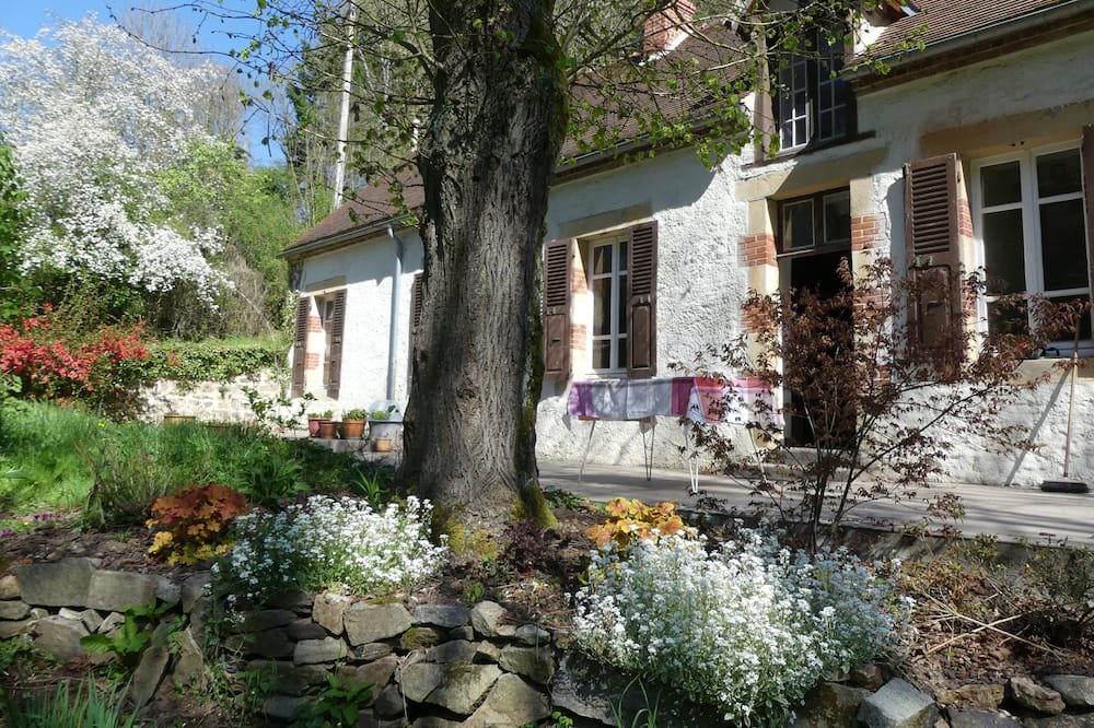 Photo of Outdoor in Chantelle