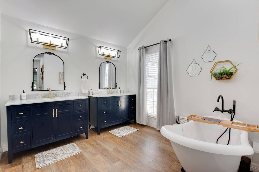 Photo of Bathroom in Spring