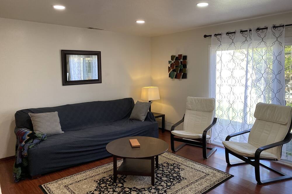 Photo of Livingroom in Foothill Farms