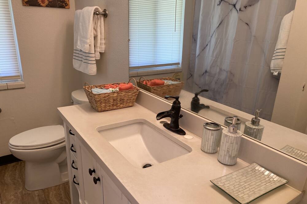 Photo of Bathroom in Foothill Farms
