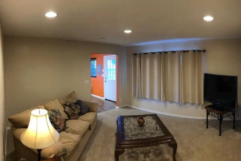 Photo of Livingroom in Bayview