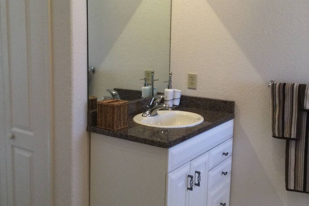 Photo of Bathroom in Long Meadow