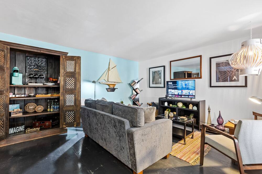 Photo of Livingroom in Knox - Henderson