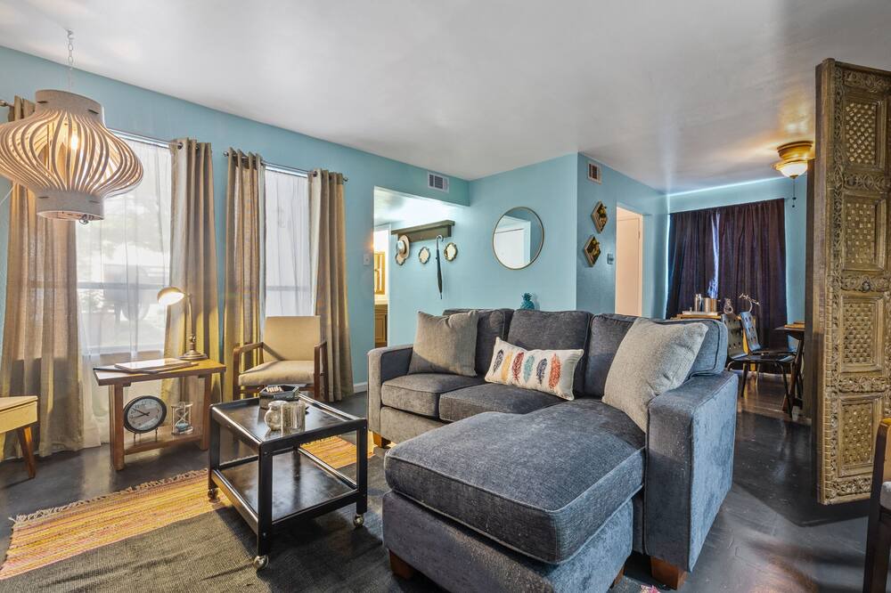 Photo of Livingroom in Knox - Henderson