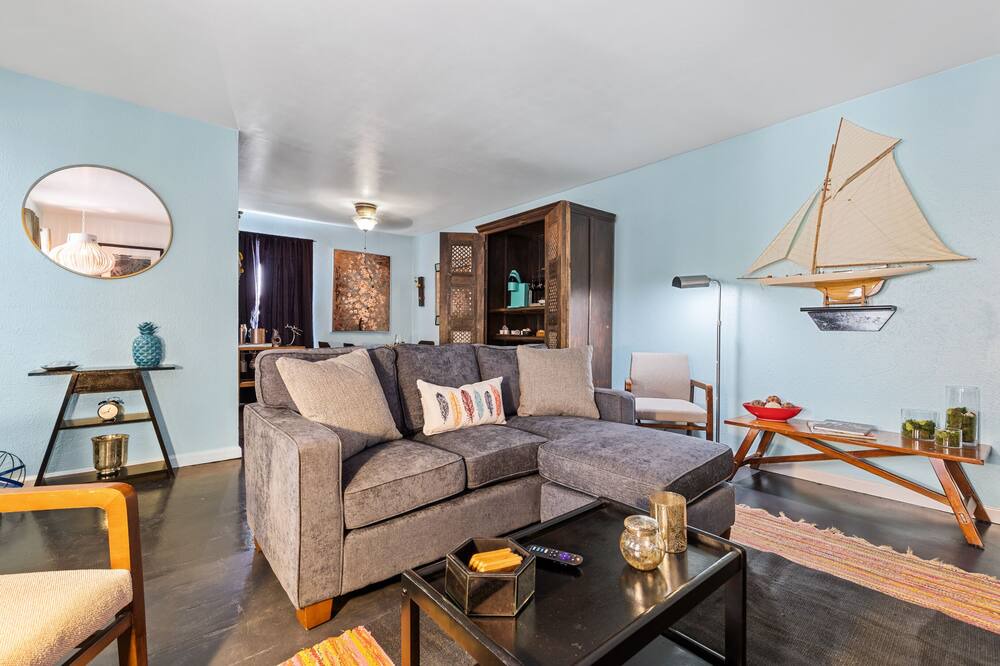 Photo of Livingroom in Knox - Henderson