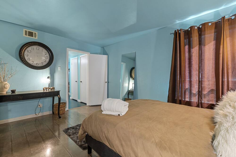 Photo of Bedroom in Knox - Henderson