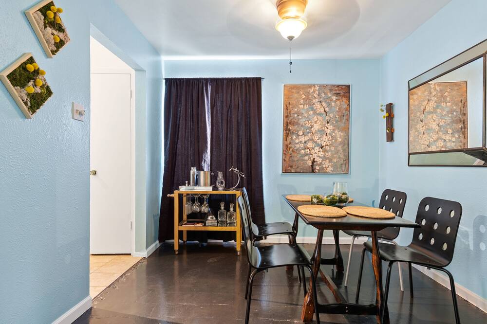 Photo of Livingroom in Knox - Henderson