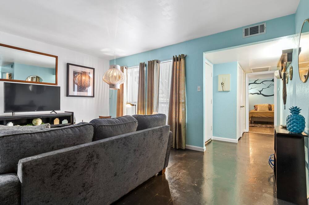 Photo of Livingroom in Knox - Henderson