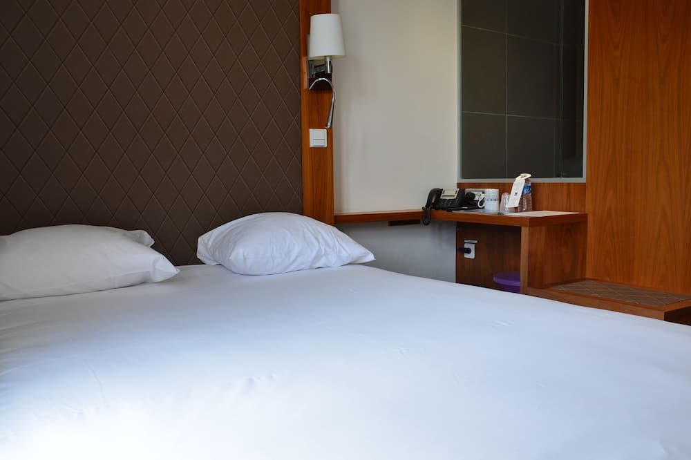 Photo of Bedroom in Bouray-sur-Juine