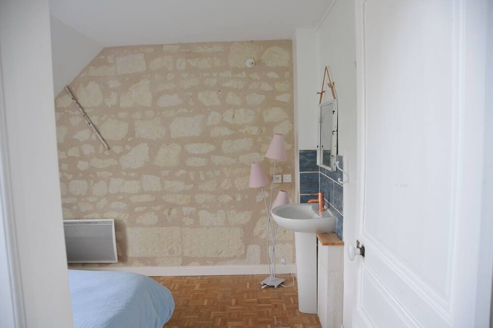 Photo of Bedroom in Brain-sur-Allonnes
