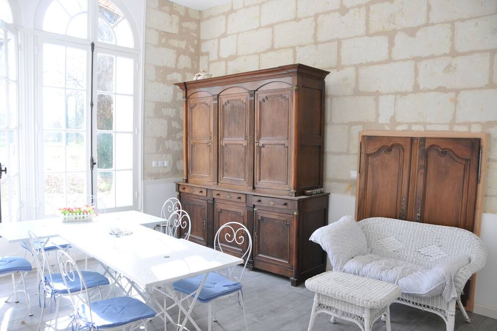 Photo of Bedroom in Brain-sur-Allonnes