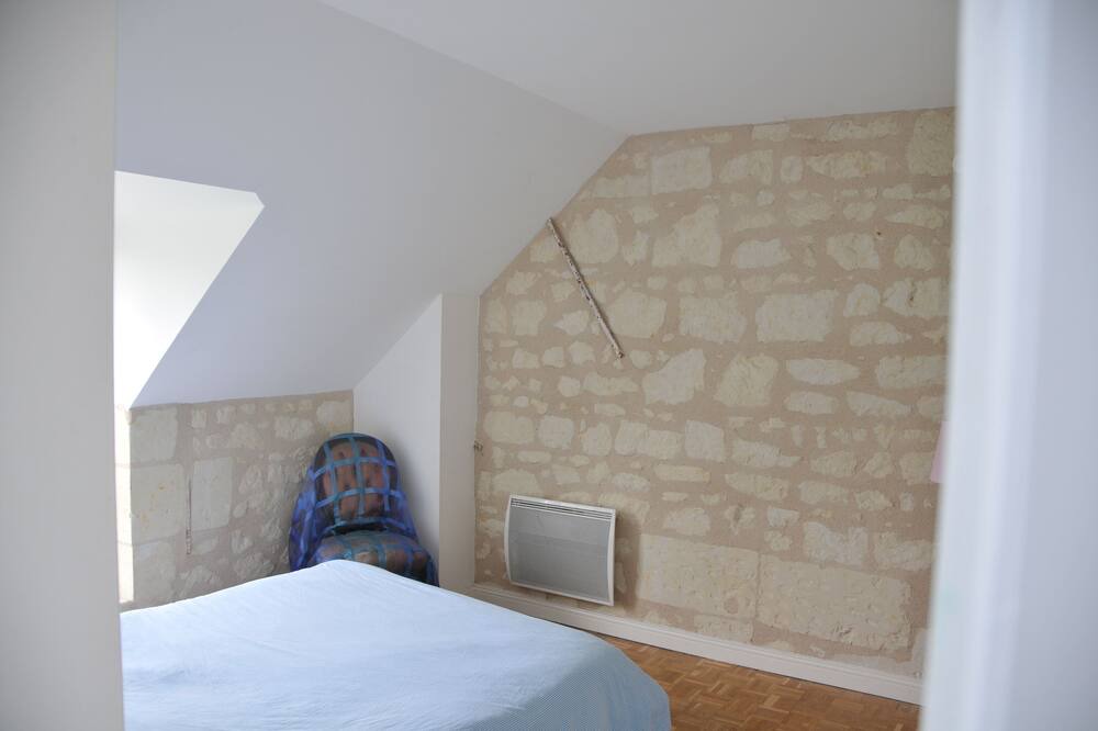 Photo of Bedroom in Brain-sur-Allonnes