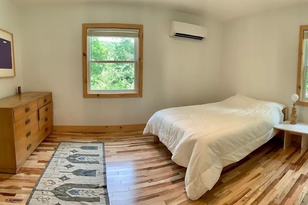 Photo of Bedroom in Town of Dover