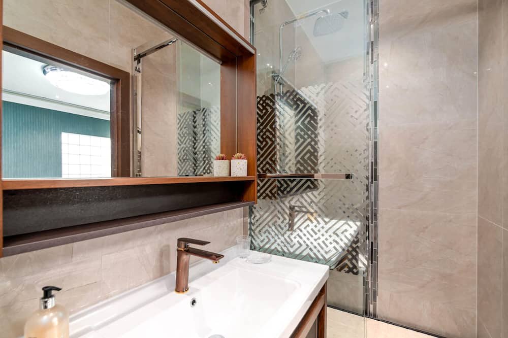 Photo of Bathroom in Hanger Hill