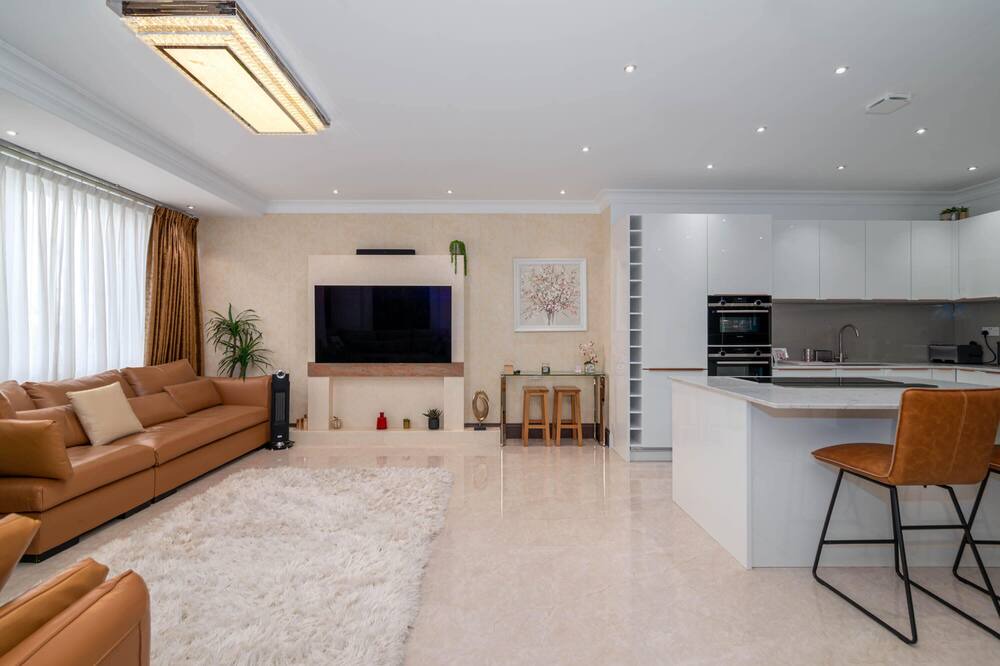 Photo of Livingroom in Hanger Hill