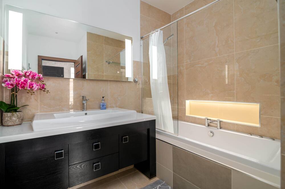 Photo of Bathroom in Hanger Hill