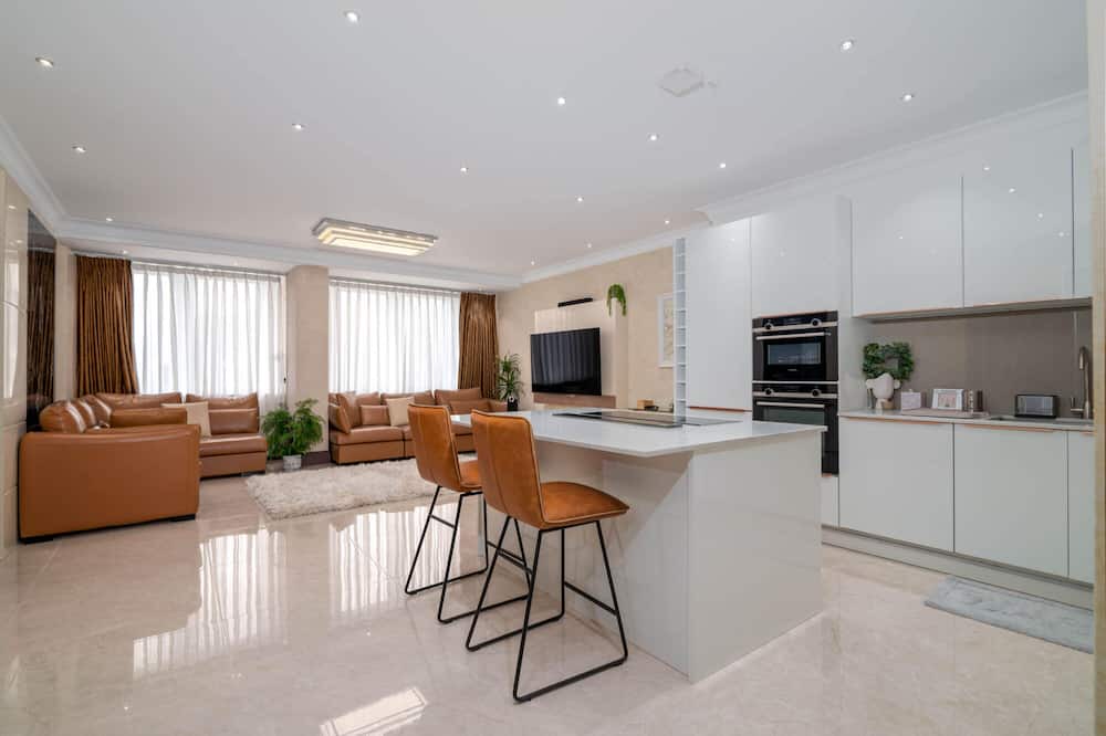 Photo of Livingroom in Hanger Hill